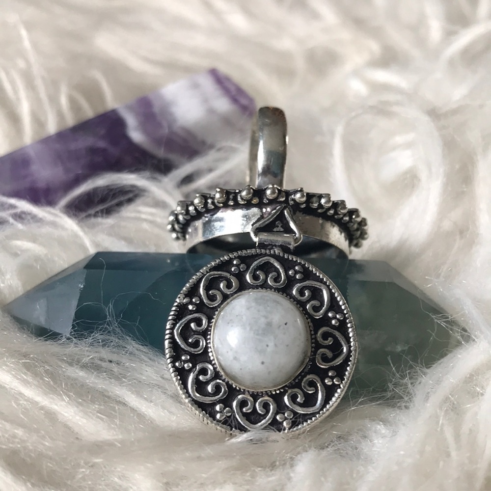 Poison / Pill Box Stash Locket Ring - Picture 5 of 8